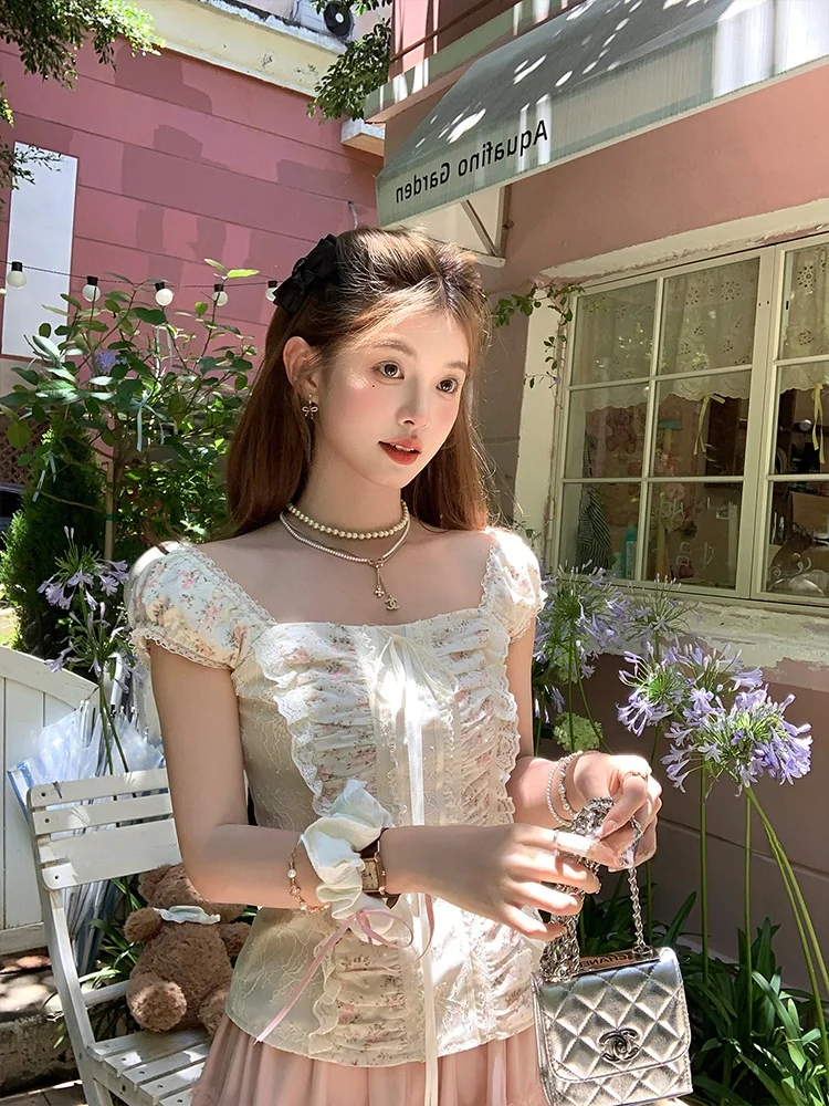 

Женский летний укороченный топ с кружевным принтом, милый, приталенный, с коротким рукавом, квадратным вырезом, в стиле Acaine Sakura Girl, кружевной жилет