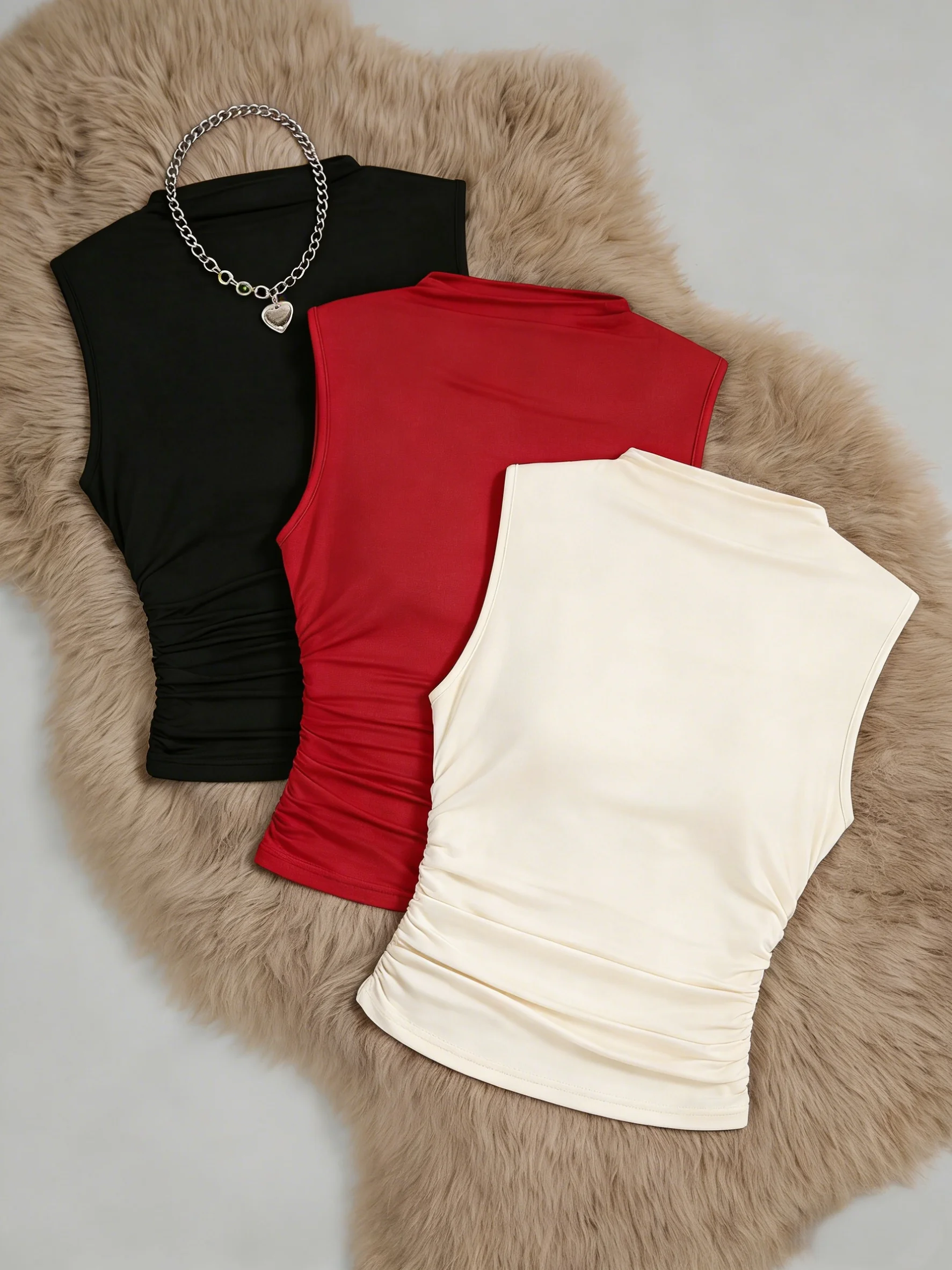 3-teiliges Damen-Set: Ärmelloses Tanktop mit Stehkragen, seitlich gerafft, schmal geschnitten, einfarbig, in Rot, Weiß, Schwarz, Basic Casual Camisole Weste – Detail 6