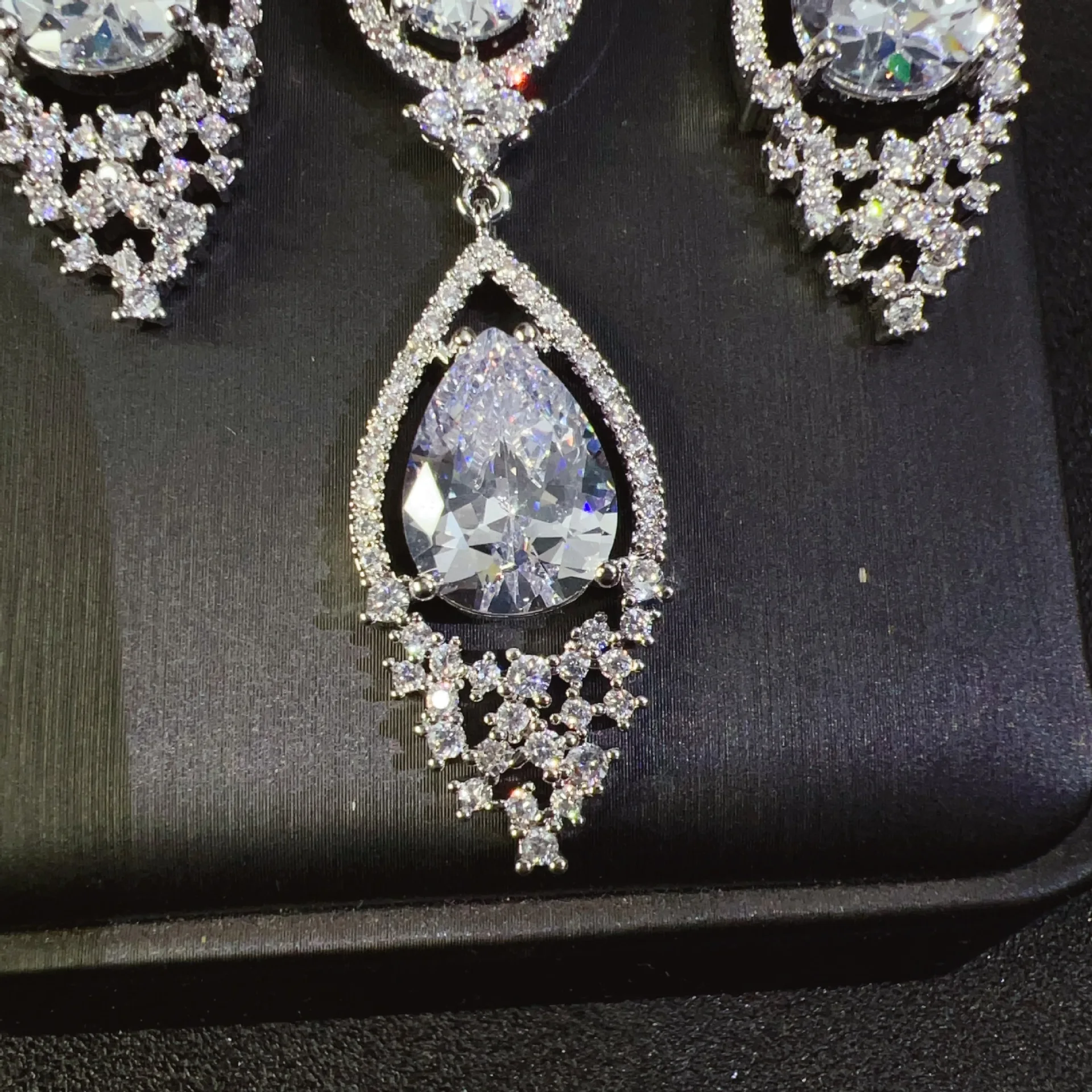 HIBRIDE New Super Pretty Elegant Set of 2 Pieces Water Drop Shape Women's Clothing Jewelry for Everyday Prom Travel Gift S-897