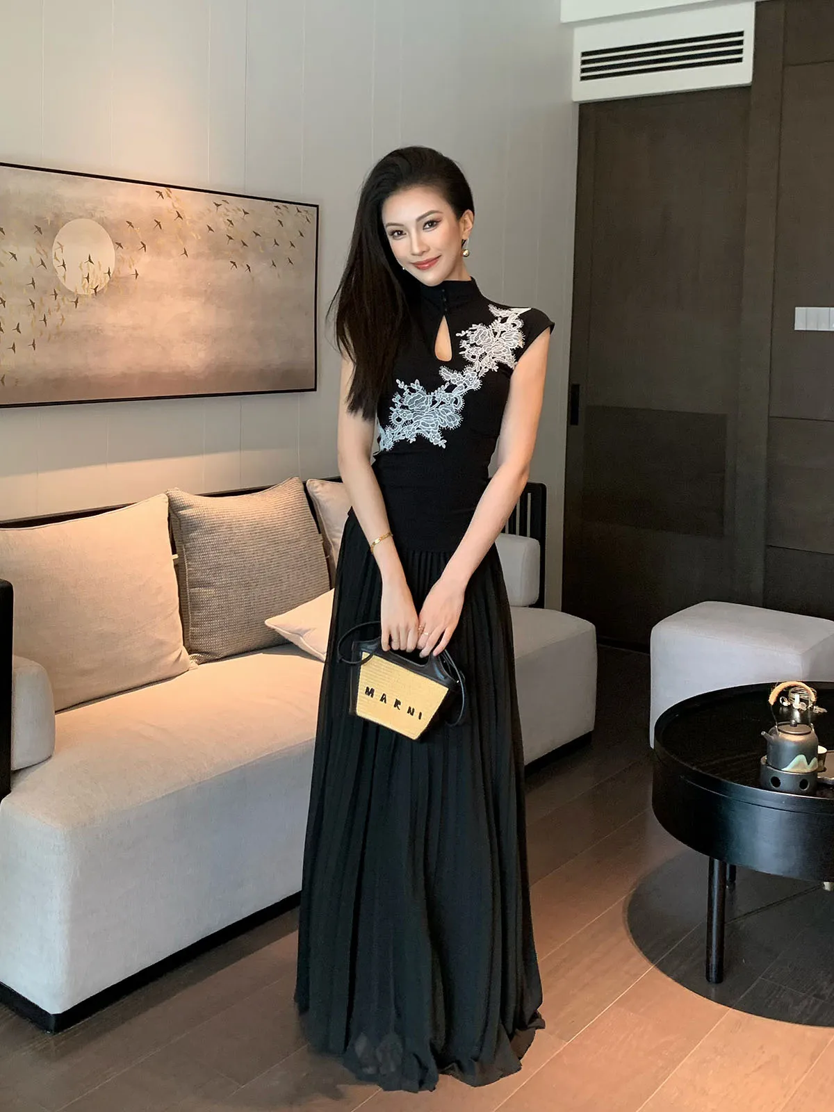 

Повседневная черная плиссированная юбка миди А-силуэта с эффектом стройности для деловых встреч и повседневной носки, приталенная, из полиэстера, лето 2026