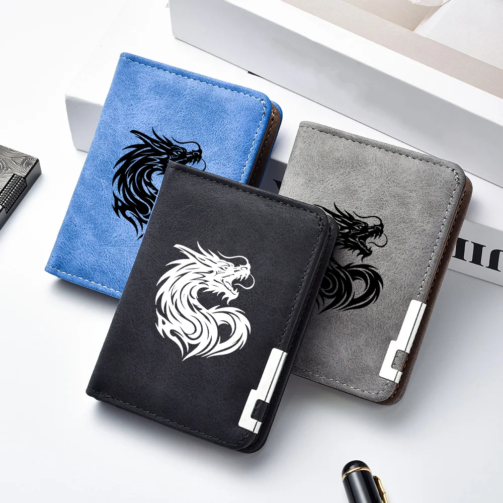 A Men's Portable Wallet with Dragon Pattern and Multiple Card Slots Is Suitable for Daily Use and Can Hold Credit Cards.