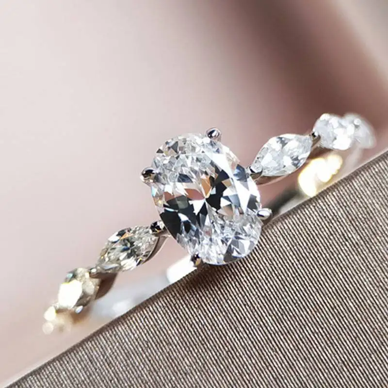 Huitan Vielseitiger Damenring, schlichtes Design, eingelegter, glänzender ovaler CZ-Ring, Party-Damen-Accessoires, eleganter, trendiger Schmuck für die Hochzeit