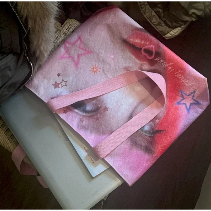 PVC-Umhängetasche, modische wasserdichte Handtasche mit Y2k-Mädchen-Portrait-Aufdruck, leichte, lässige Einkaufstasche für Damen, Alltagstasche – Detail 4