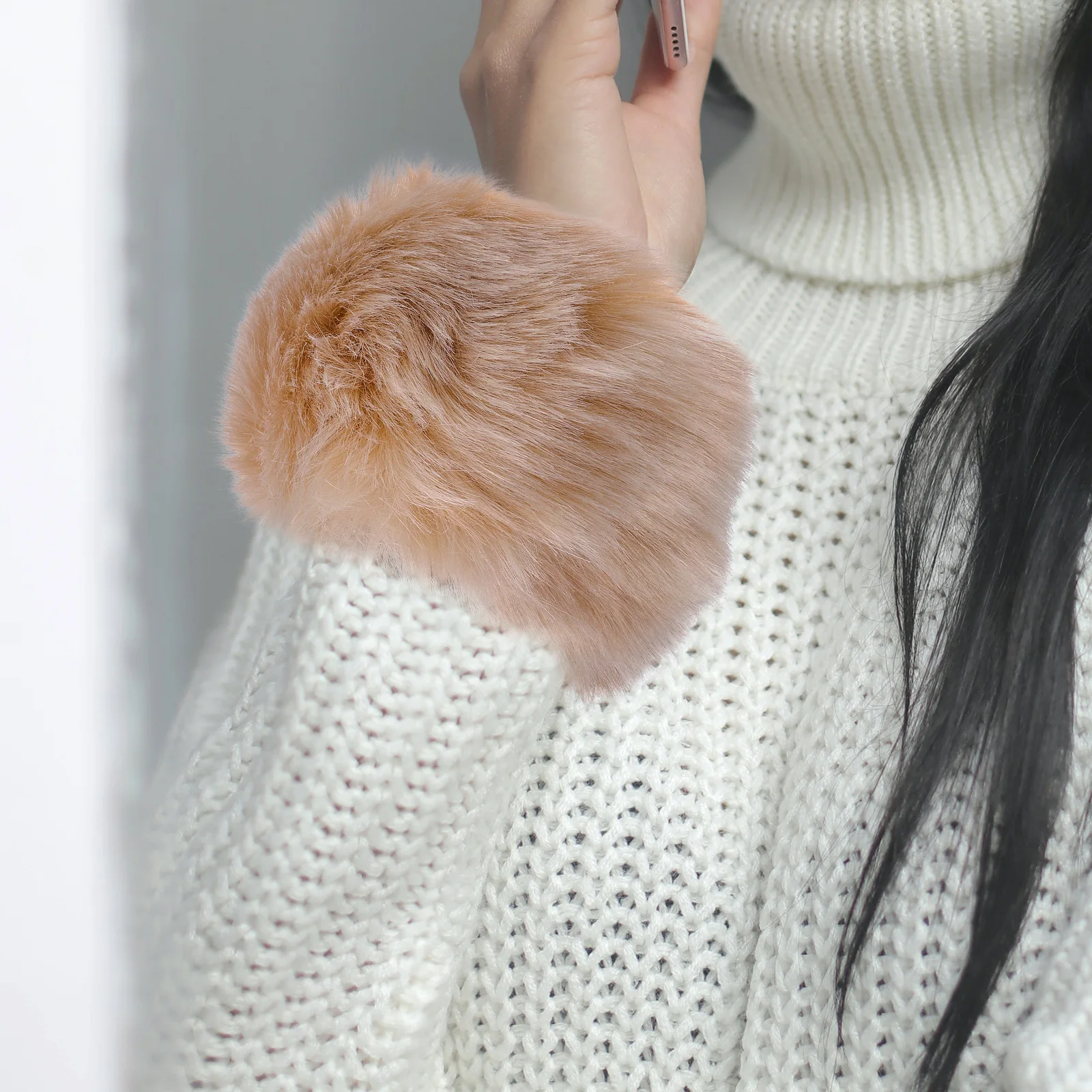 

1Pair Hand Cuff Warm Wrist Cuffs Winter Clothing Accessory for Women Perfect Christmas Mountain Fuzzy Hand Cuffs