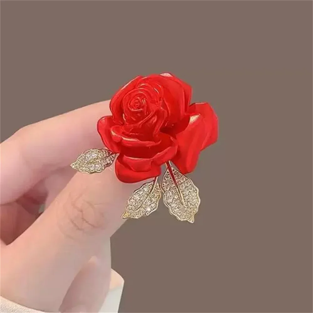 2026 Design Fashion High-end Red Rose Brooch Pins Exquisite Rhinestone Flower Clothing Brooches Accessories Gift for Women Girls