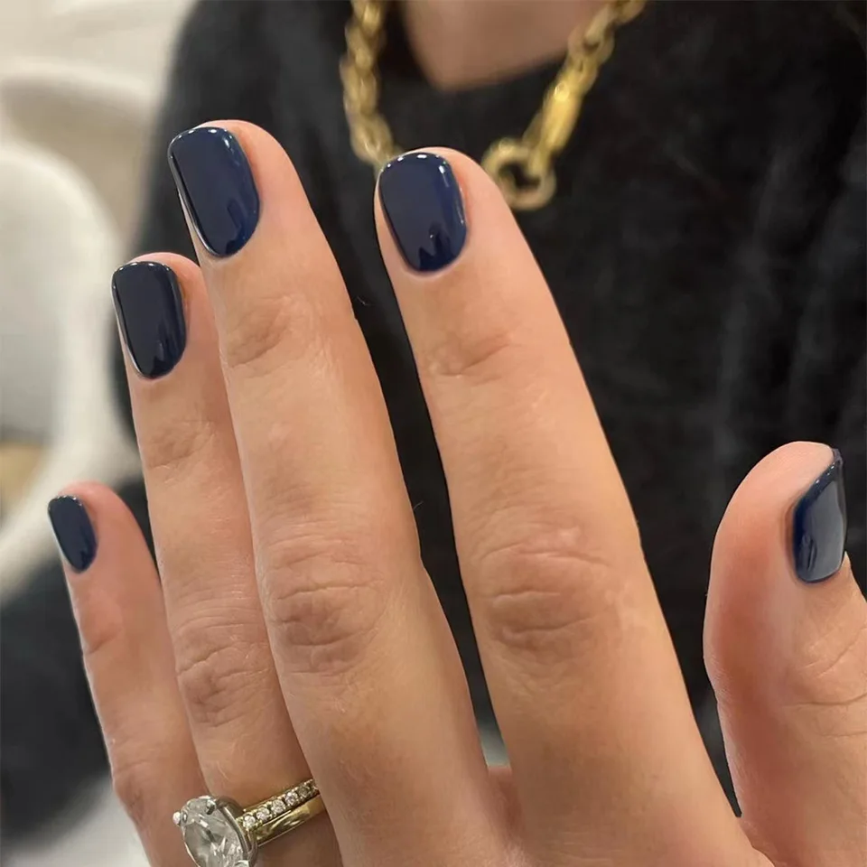 24 piezas uñas postizas de color sólido cortas cuadradas brillantes oscuras, desmontables para otoño e invierno 6