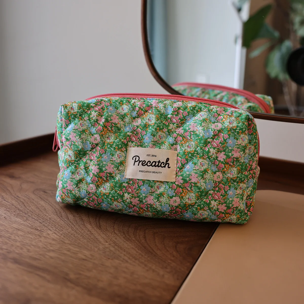 Floral Patterned Medium-sized Cosmetic Bag For Skincare Products Portable Travel Organizer Makeup Bag Small items storage bag