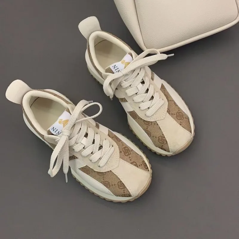 موضة احذية Forrest Gump لربيع 2023 احذية رياضية جديدة سميكة احذية نسائية مرتفعة غير رسمية متعددة الاستخدامات