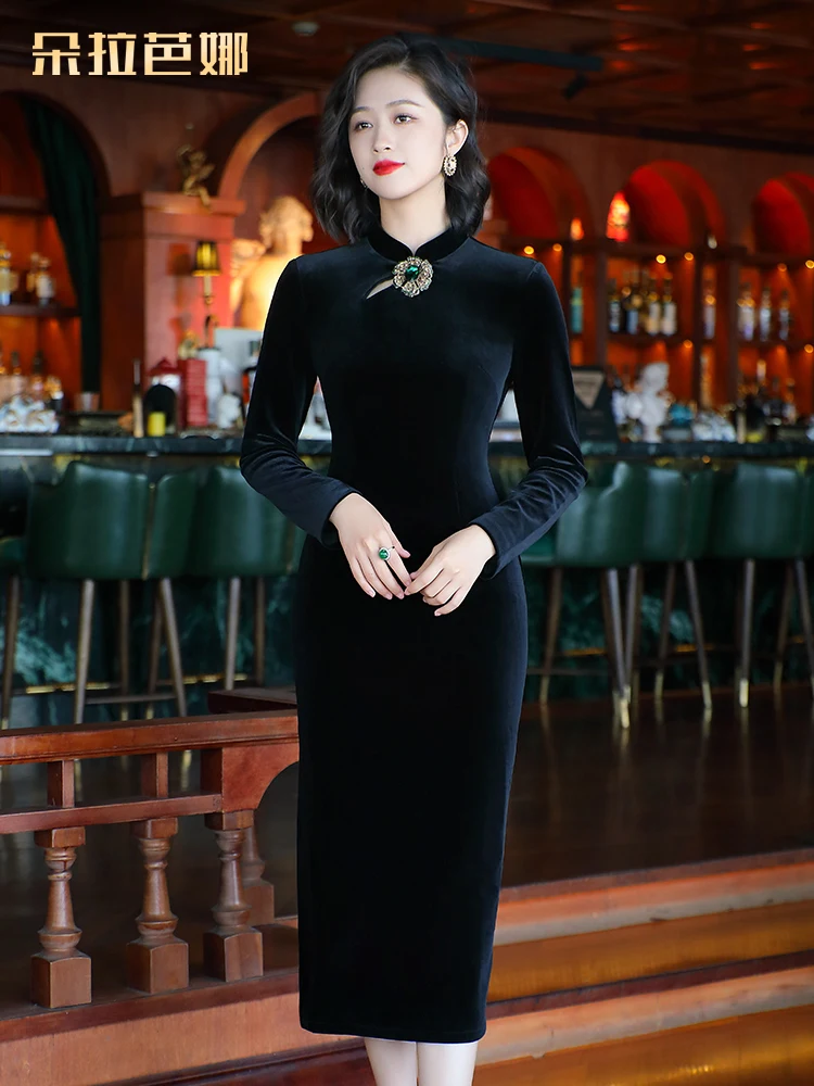 

Ele Long Velvet Qipao Dr with Long Sves for Autumn Daily Wear Dorabana Brand Polyester And Spandex Blend