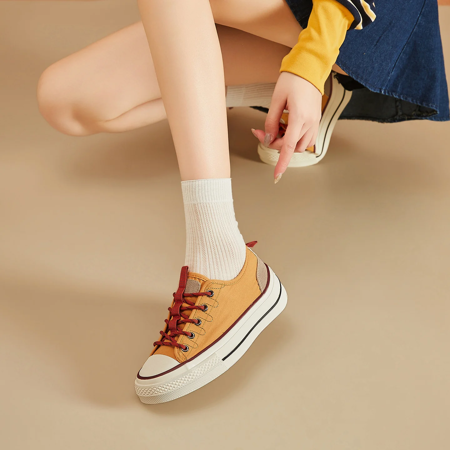 

Women's Thick Sole Canvas Shoes Breathable Casual Sneakers Cream Red Lace-up Platform Shoes with Glitter Detail