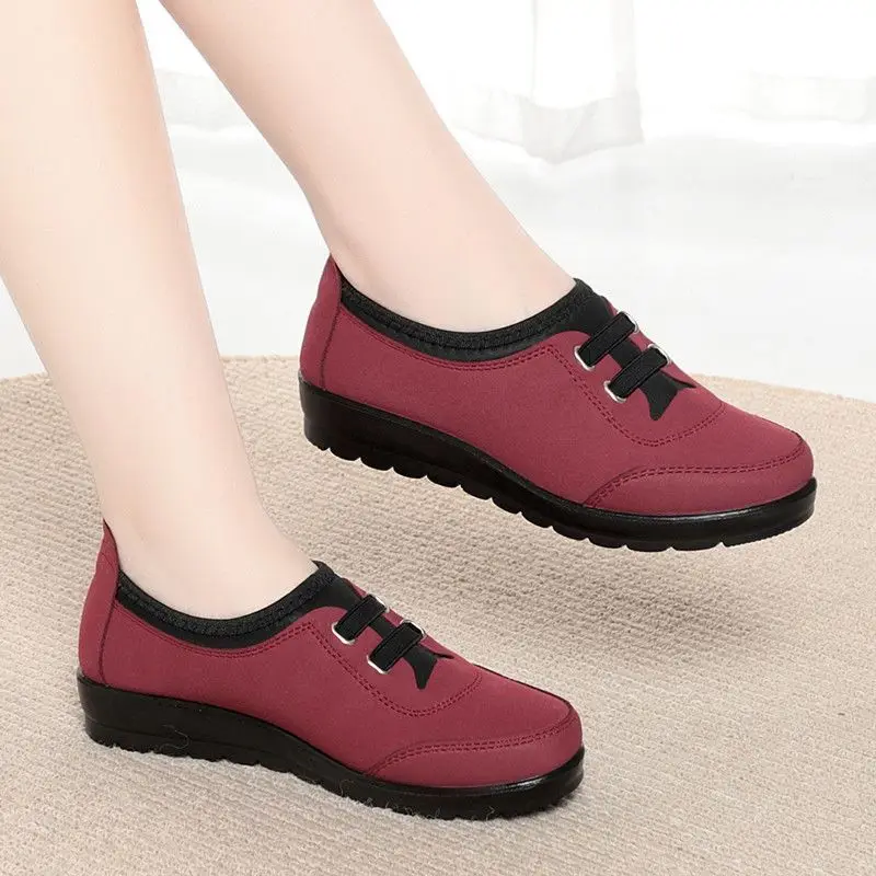 Damen-Schuhe aus Canvas mit weicher Sohle, zum Hineinschlüpfen, rutschfest, flache Laufschuhe für ältere Damen, atmungsaktiv, bequem, lässige Slipper. – Detail 5