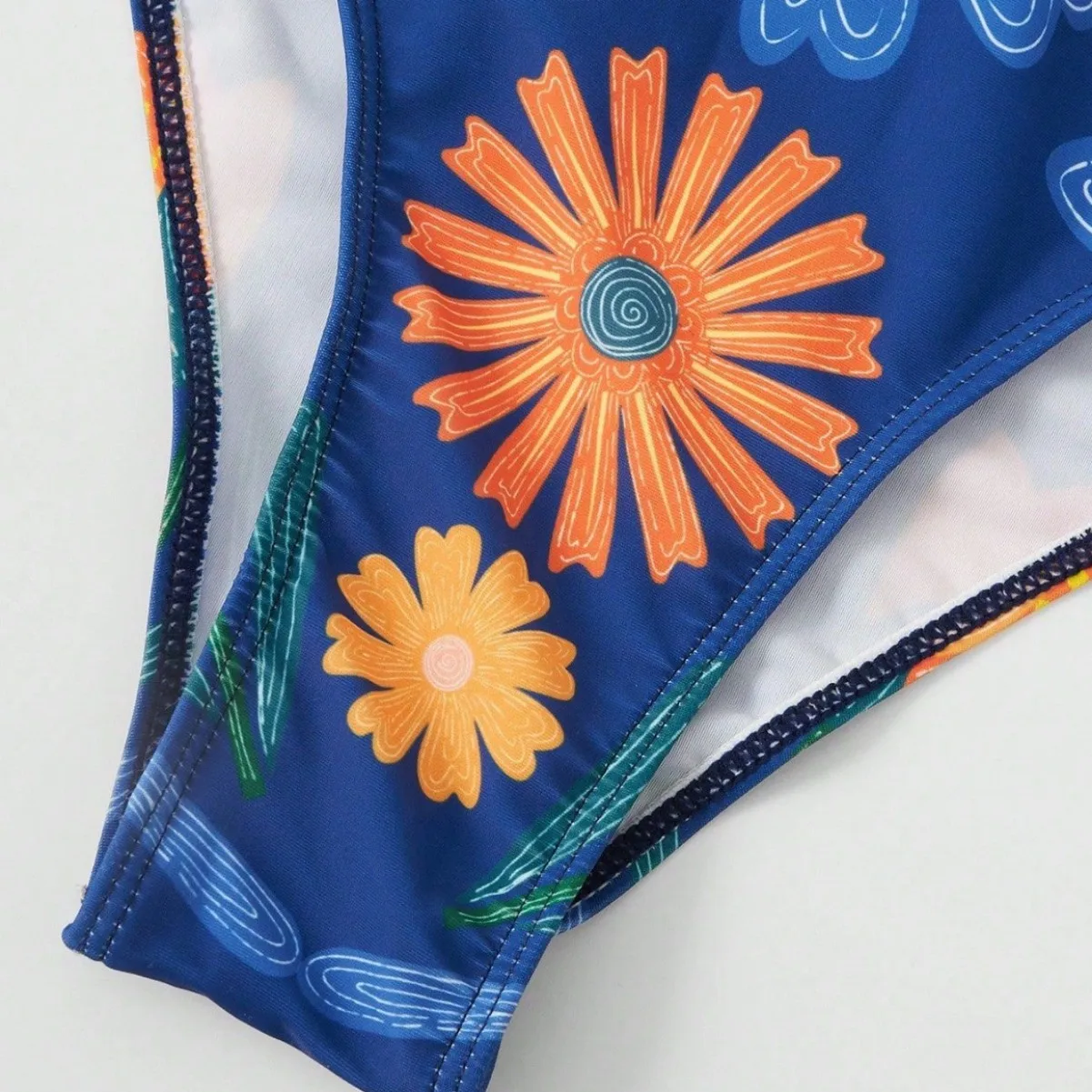 2026 Neuer einteiliger Badeanzug mit Vintage-Druck und Rock für Damen mit tiefem Rüschenrand und Farbblock-Nassanzug, grenzüberschreitend