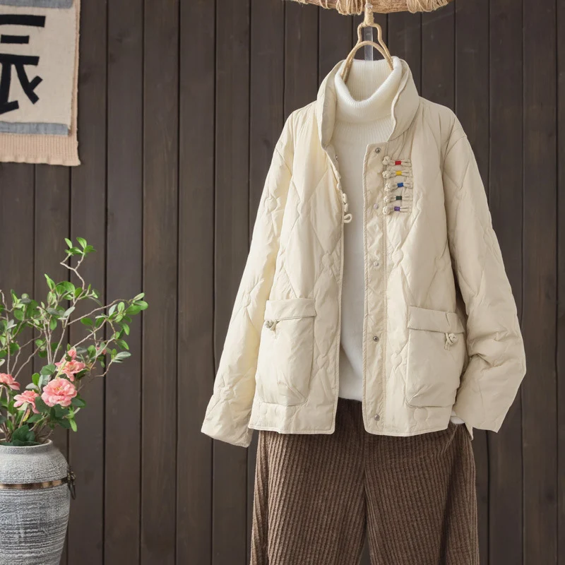 Schinteon Vrouwen Licht Donsjack Chinese Stijl Herfst Winter Uitloper Stand Kraag Warm Witte Eendendons Jas 2024 Nieuw