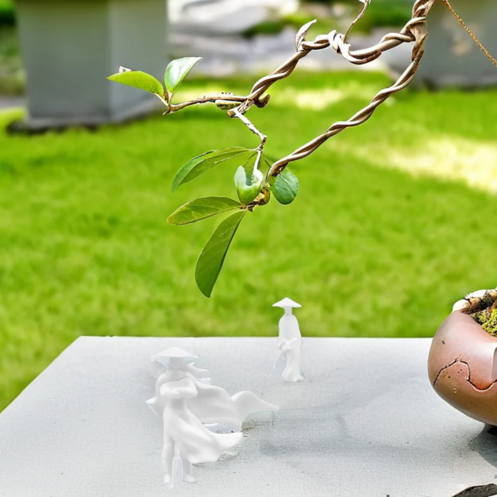 

2Pcs Small Retro Resin Characters Miniature Landscape Decoration Desktop Bonsai Terrarium Lifelike Resin Decoration