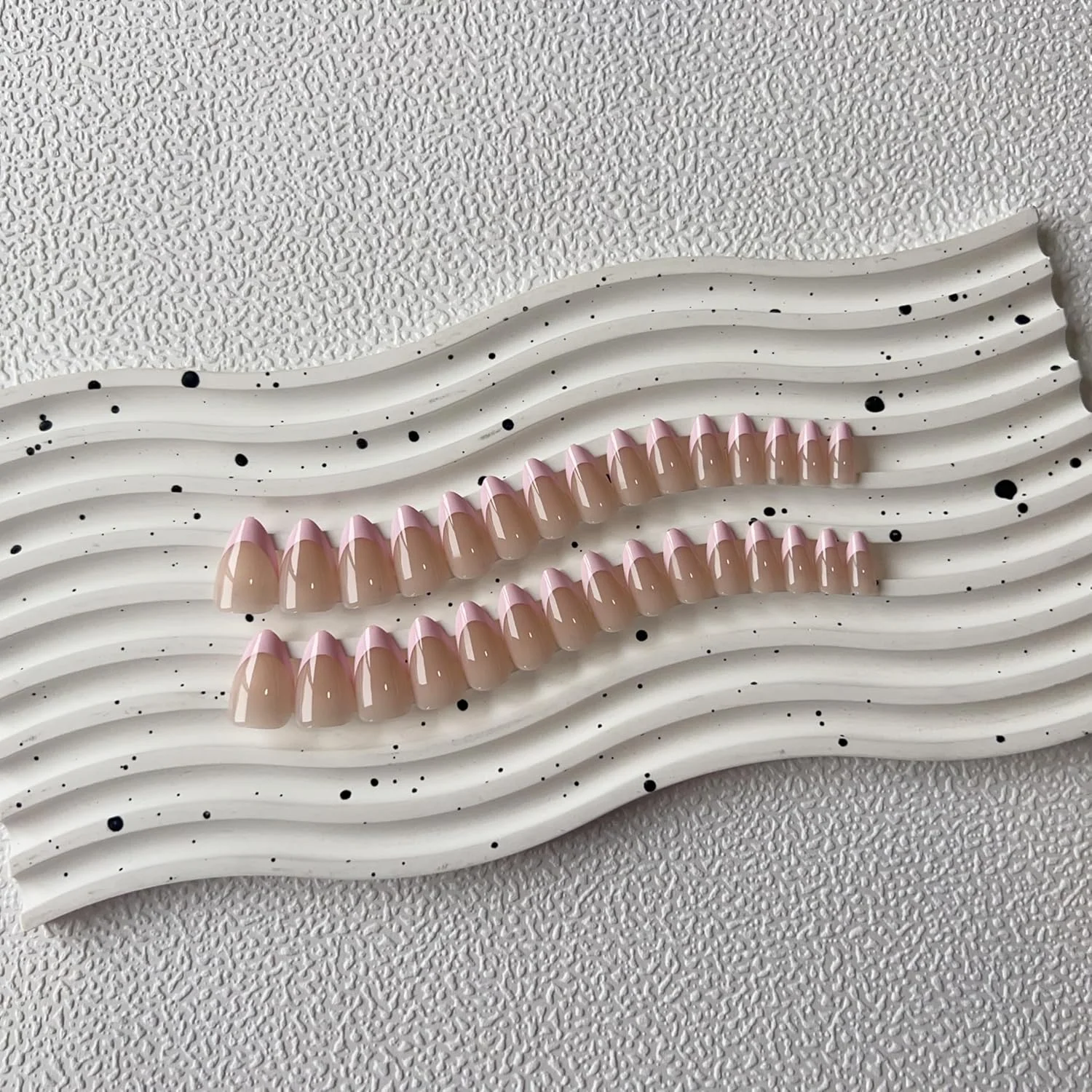 24 Stück - Französische Mandelnägel mit weißem Rand - Aufhellendes Nagelkunst-Set mit abnehmbaren Kunstnägeln für Festivals, Verabredungen und den täglichen Gebrauch – Detail 9