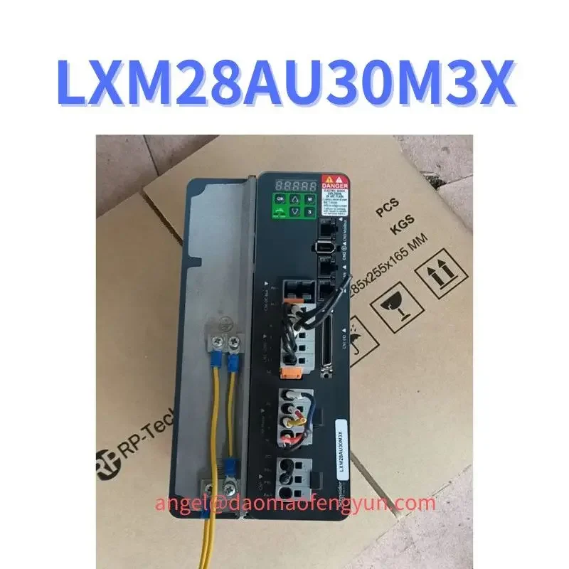 

LXM28AU30M3X Used servo drive 3.0kW running function OK