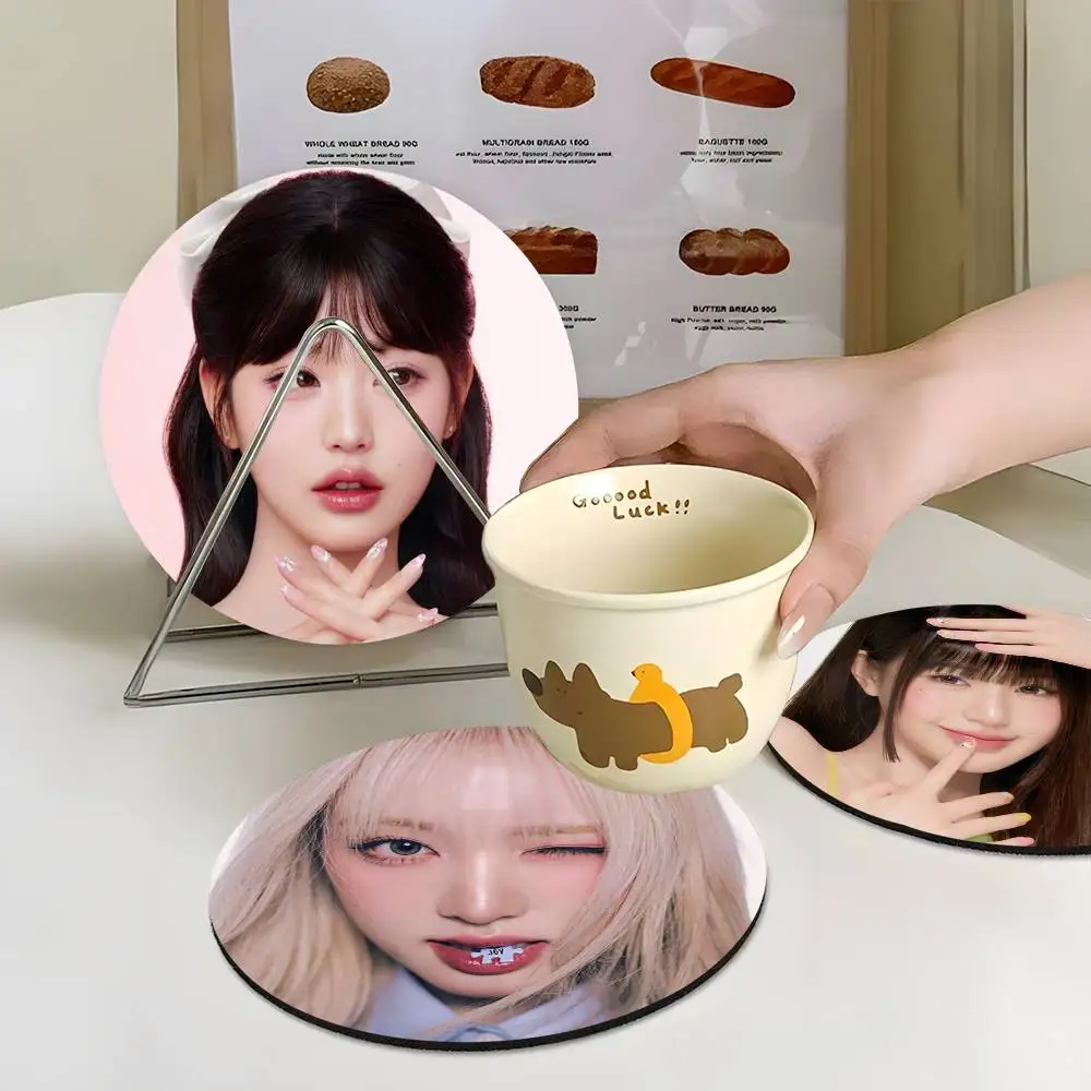 

1pc Singer L-Liz Wooden Coaster Colour Printing Cup Mat Home Desk Decoration Gifts