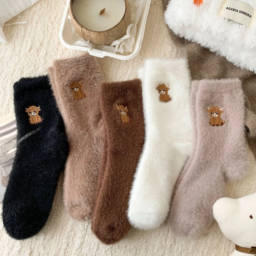 Herbst Winter Warme Bodensocken Fleece Verdickte Bestickte Flauschige Socken Cartoon Niedliche Schlafsocken Damen