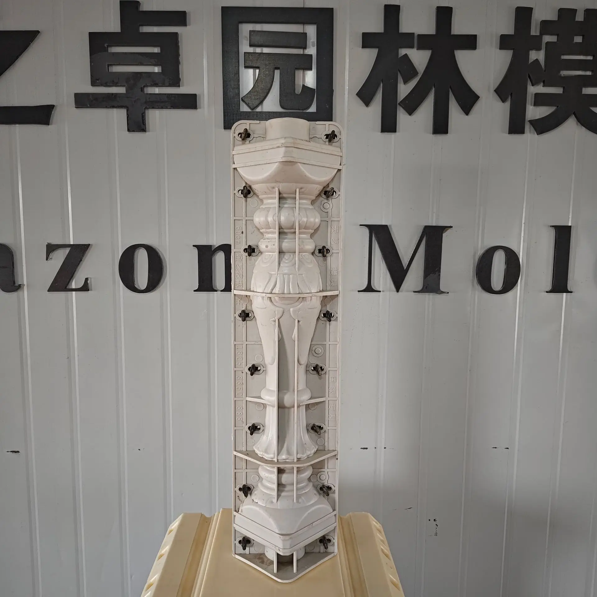 Vase-type prefabricated column prefabricated cast-in-place balcony railing mold, thickened cement guardrail fence model wholesal
