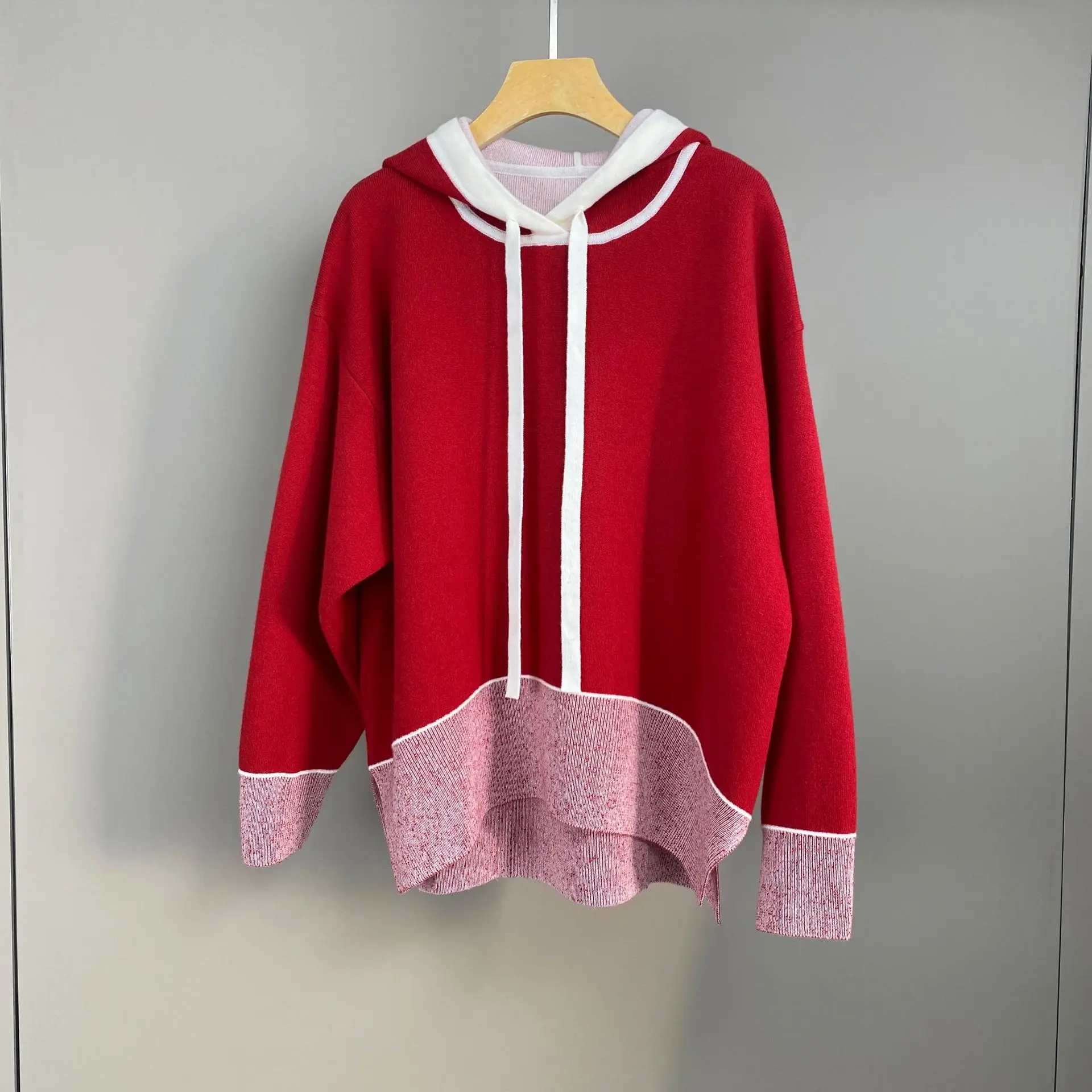 

New Autumn/Winter Color-Blocked Drawstring Hooded Cashmere Knit Pullover Sweater, Fashionable And Casual.