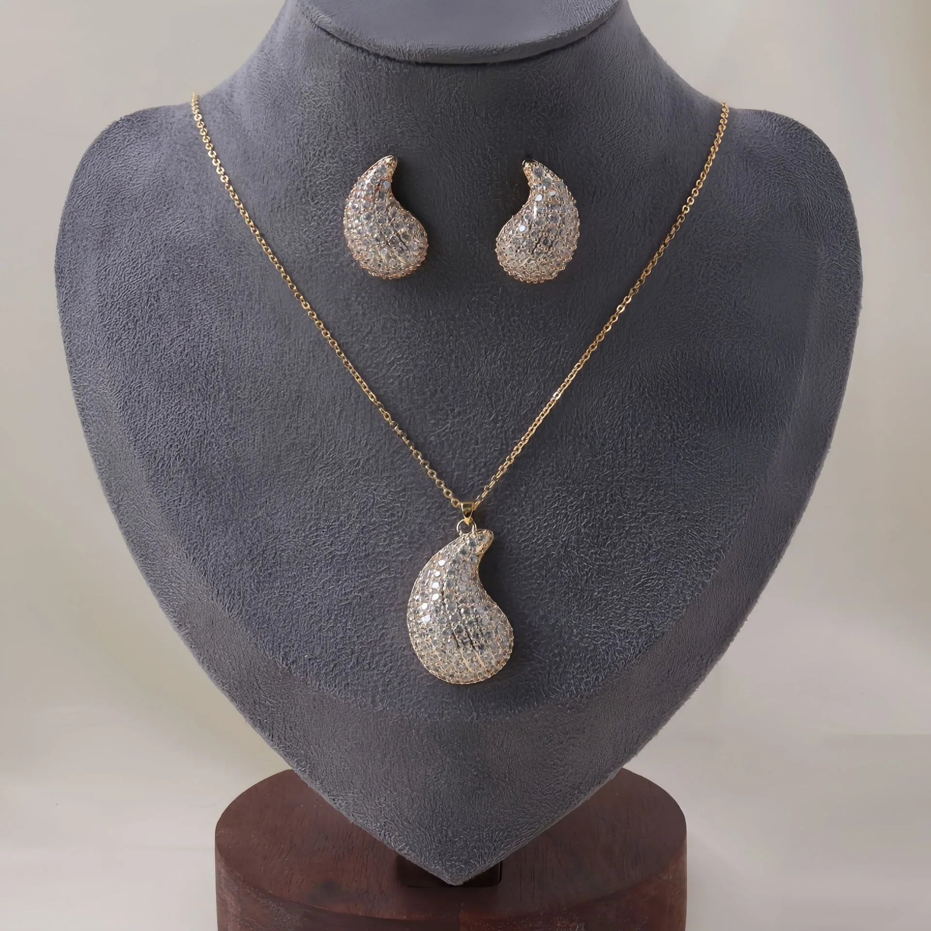ensemble-de-2-pieces-de-luxe-collier-et-boucles-d'oreilles-elegants-avec-pendentif-en-forme-de-goutte-couleur-or-zircon-cadeaux-de-fete-d'anniversaire-bijoux