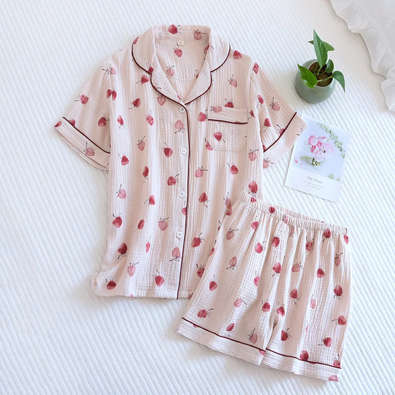 Summer/Autumn Strawberry Print Women\'s Pajamas Cotton Crepe Short Sleeved Shorts Suits Lapel Cute Loose Comfortable Home Clothes