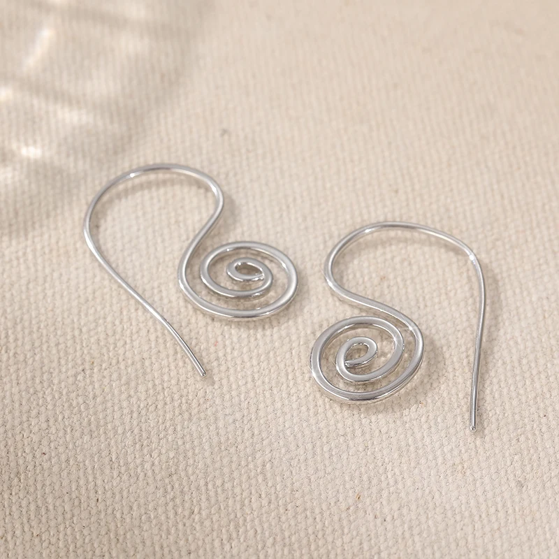 Delicados pendientes minimalistas en espiral con alambre de calibre 20 hechos a mano en plata de ley o en oro de 14 k