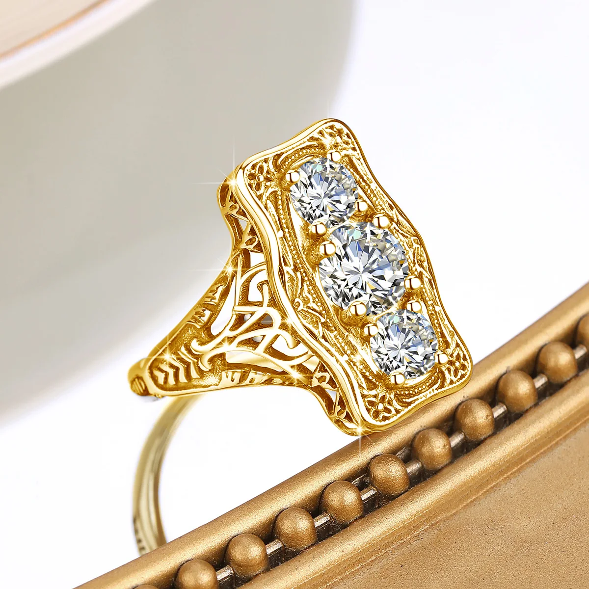 Trendiger 3-Stein-Luxus-Moissanit-Ring mit Zertifikat, Gesamtgewicht 1,6 Karat, Diamant-Design-Schmuck, Massivsilber 925, Verlobungsgeschenk – Detail 3