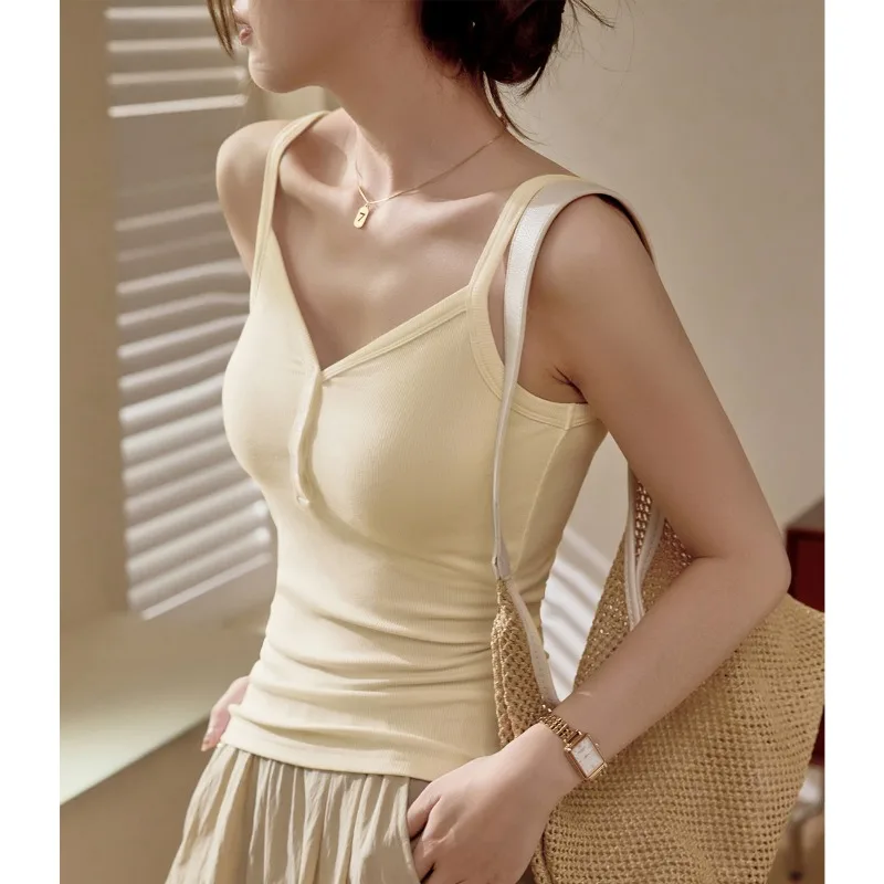 قميص قصير صيفي للفتيات برقبة على شكل حرف V بقصة ضيقة للتنحيف ورغبة نقية لارتداء قميص داخلي