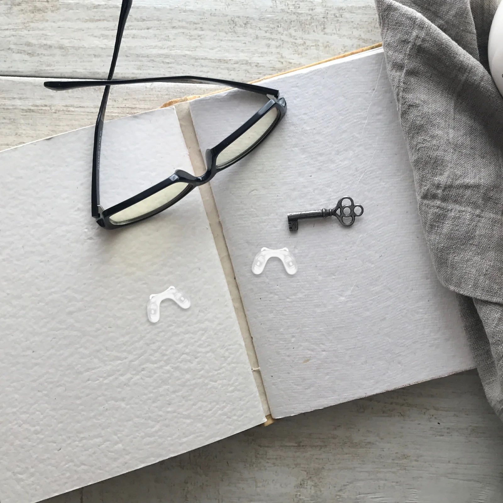 

2Pcs Silicone Nose Pads for Kids Saddle Design Double Screw Anti Slip Nose Bridge Replacement Nosepads for Eyeglasses Glasses