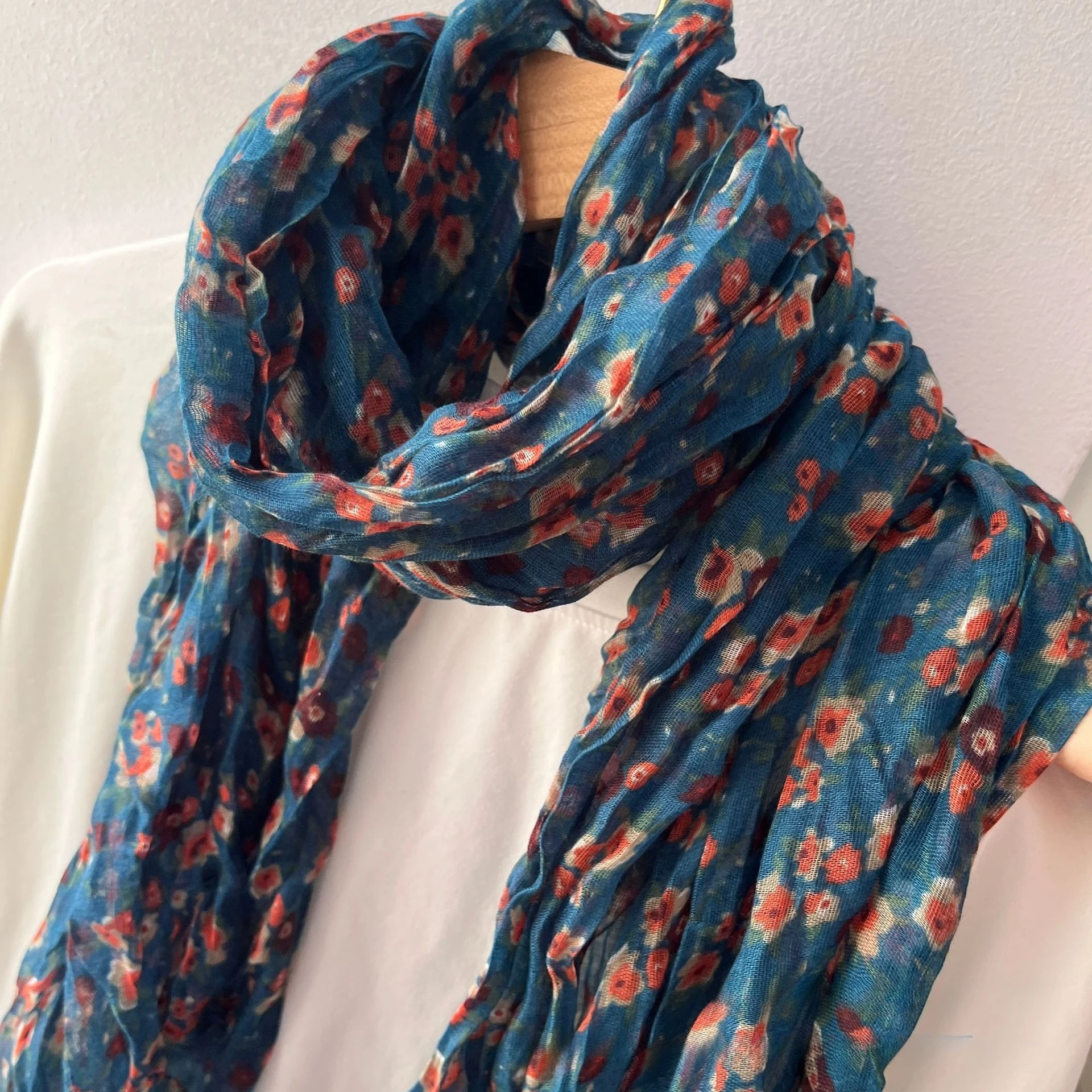 Vintage Floral Scarf for Women, Lightweight Wrinkled Shawl Wrap, Japanese Style Versatile Scarf, Autumn Winter New Accessory