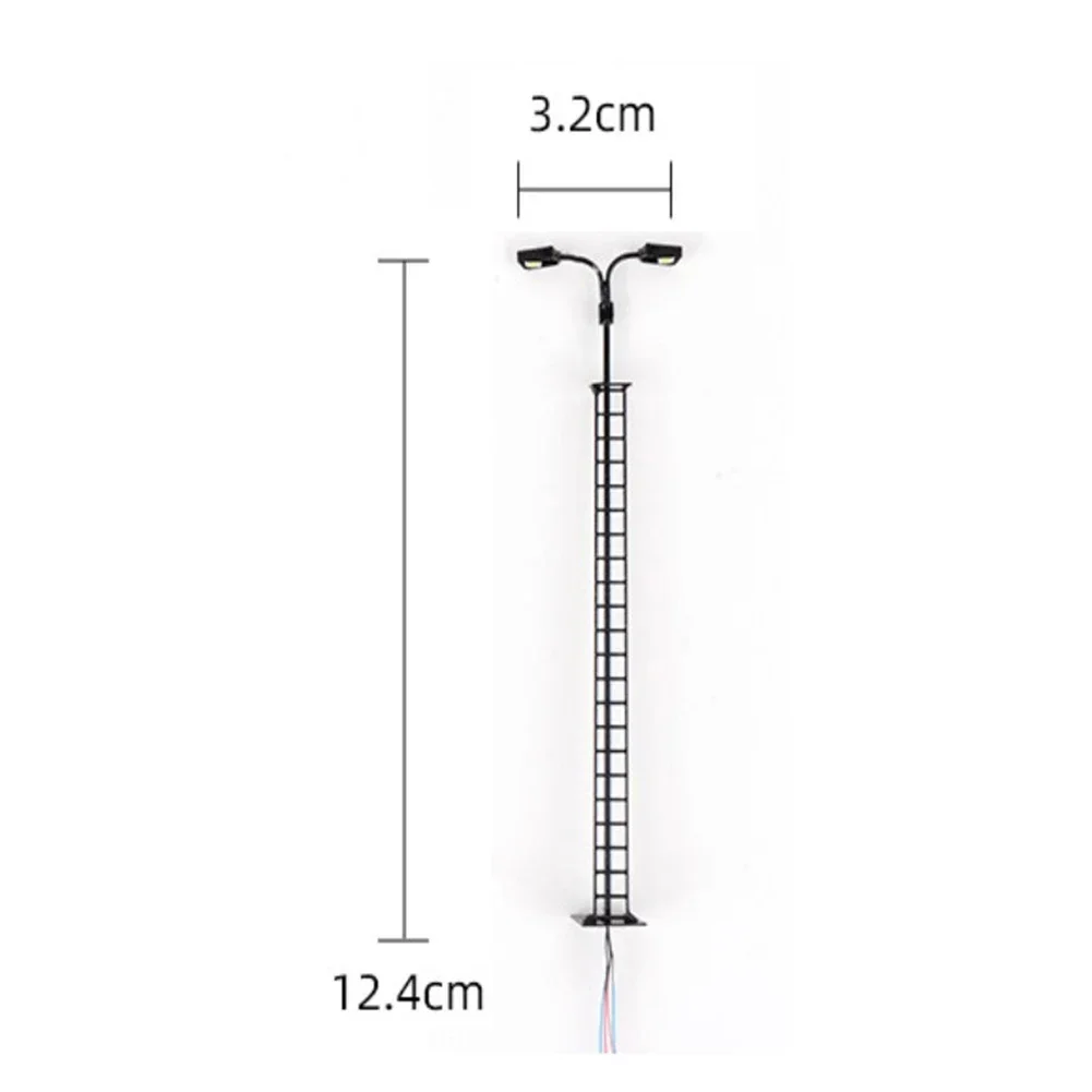 3Pcs Dwugłowicowa Lampa Ciepłe Białe Światło Podwórkowe Model Kolejowy LED Światło Modelowe HO Skala Ogrodowa Dekoracyjna Mikro Dekoracja Krajobrazu