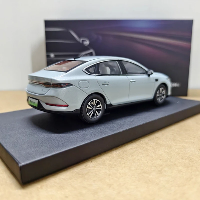Diecast escala 1:32 byd qin plus dm-i 2025 2a geração liga modelo de carro adulto coleção presente lembrança exibição mostrar