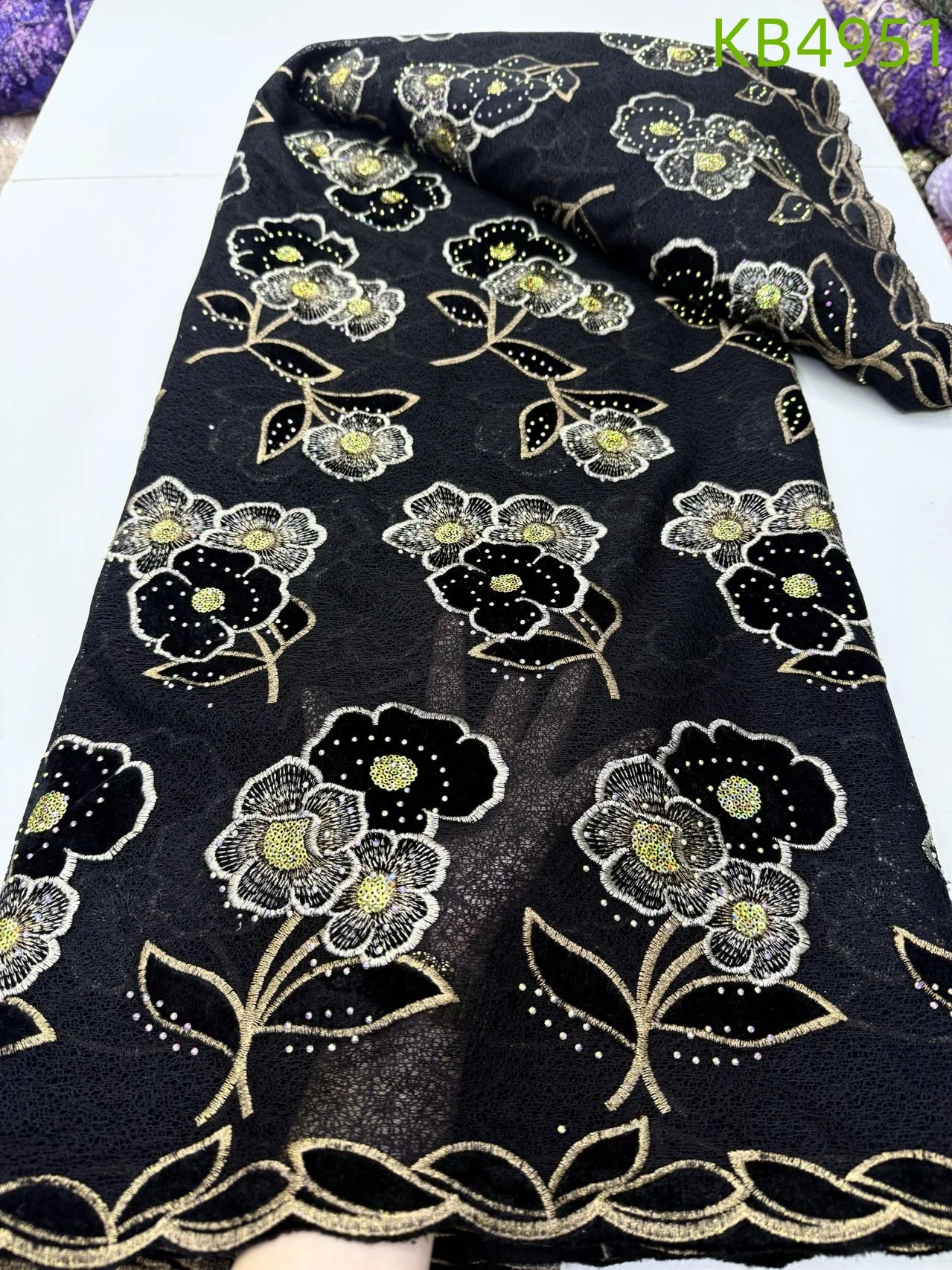 แอฟริกันลูกไม้ผ้า 5 หลาคุณภาพสูง 2024 สีม่วงSequinsลูกไม้ผ้าสีดําไนจีเรียภาษาฝรั่งเศสคําสําหรับงานแต่งงานชุดKB4951