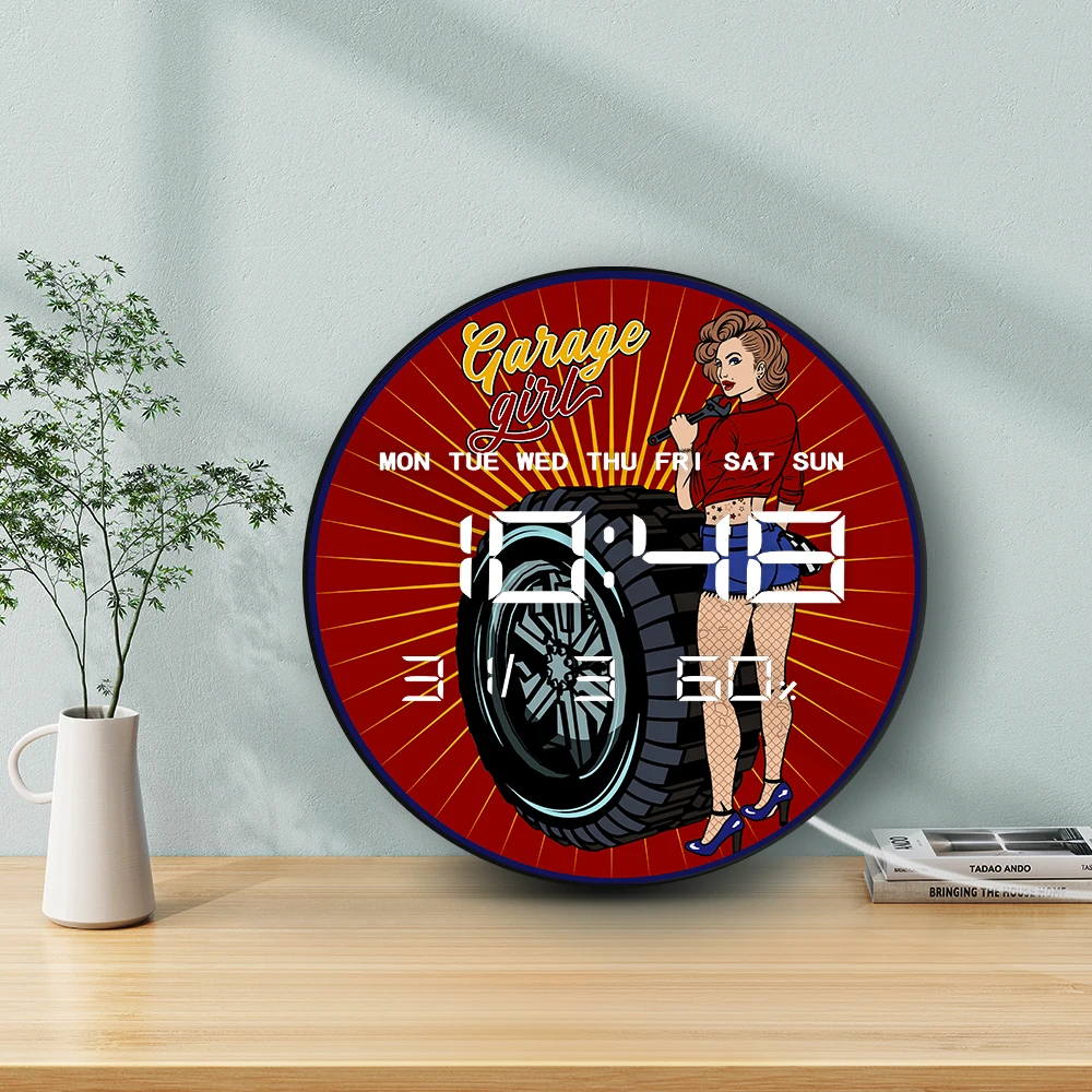 ساعة حائط رقمية LED من Rockabilly Girl مع مؤقت لعرض درجة الحرارة وساعة حائط إلكترونية لمتجر إطارات المرآب