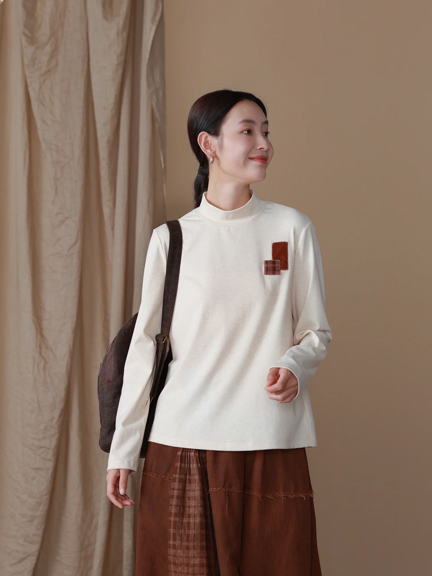 

Женская повседневная свободная футболка с длинным рукавом из хлопковой смеси ручной работы в стиле пэчворк с высоким воротником и простым дизайном