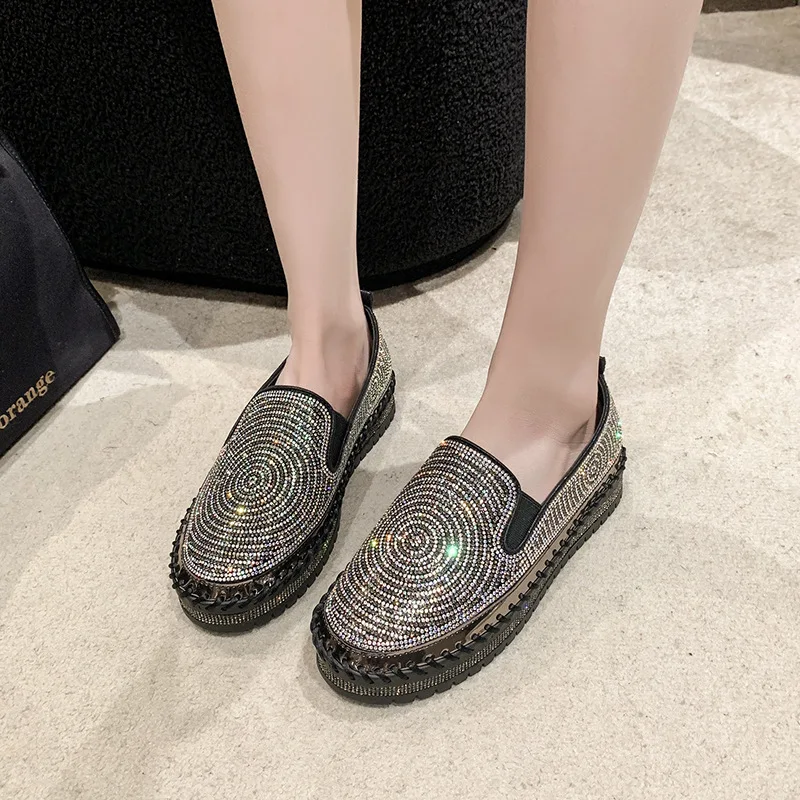 Sepatu kets Slip-on wanita, sneaker kasual warna polos PU dengan bulu datar Modis 2024