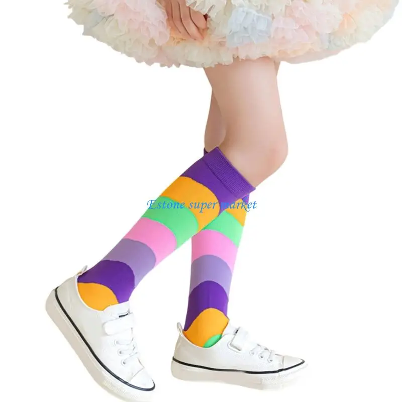 090B زوج من جوارب الأطفال طوال الموسم، جوارب طويلة بنمط مخطط بألوان قوس قزح، مريحة من النايلون المرن للمغامرات اليومية