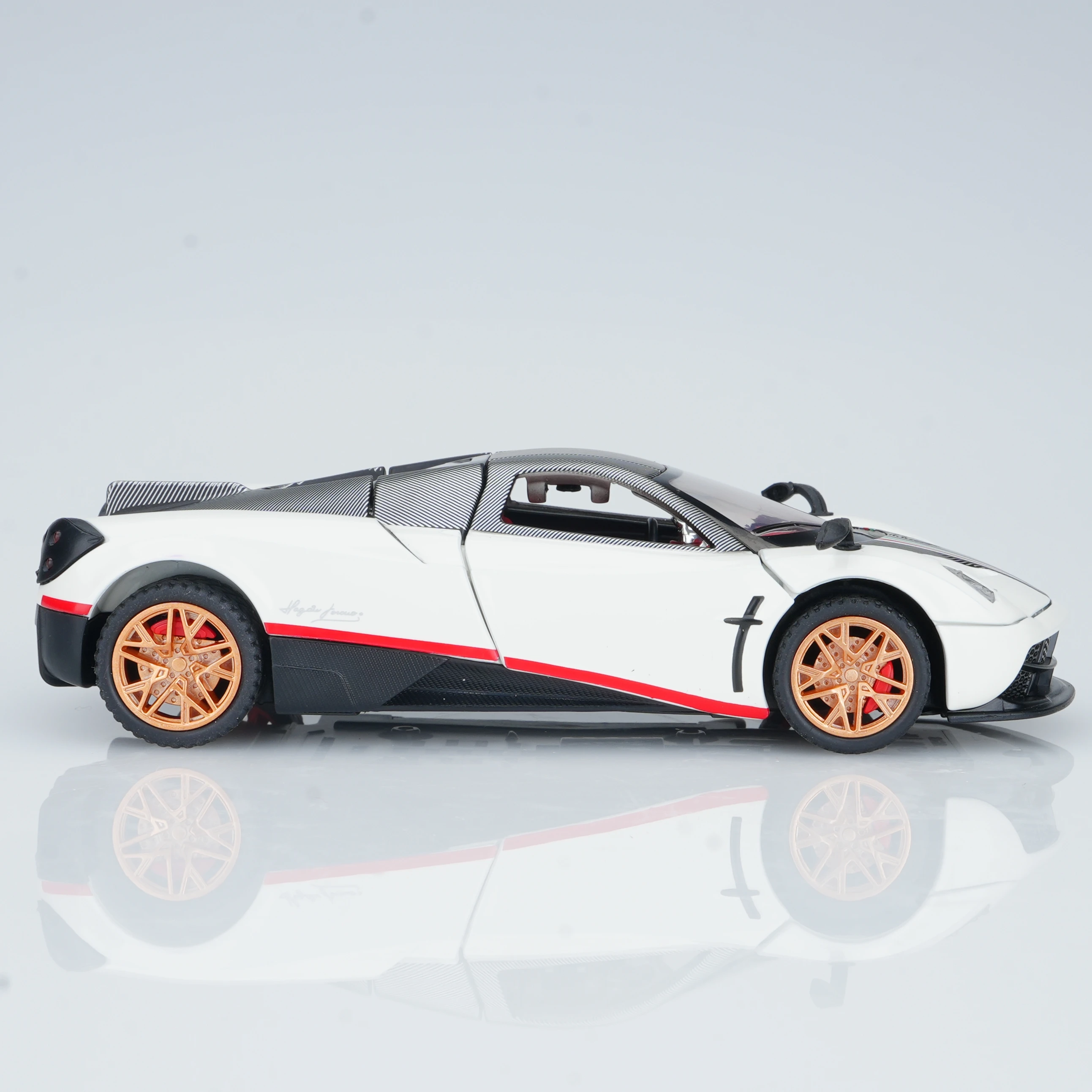 

Масштаб 1:32, белая, предварительно смоченная литая модель автомобиля, легкосплавный автомобиль, несколько дверей, которые можно открыть, подходит для подарков или демонстрации