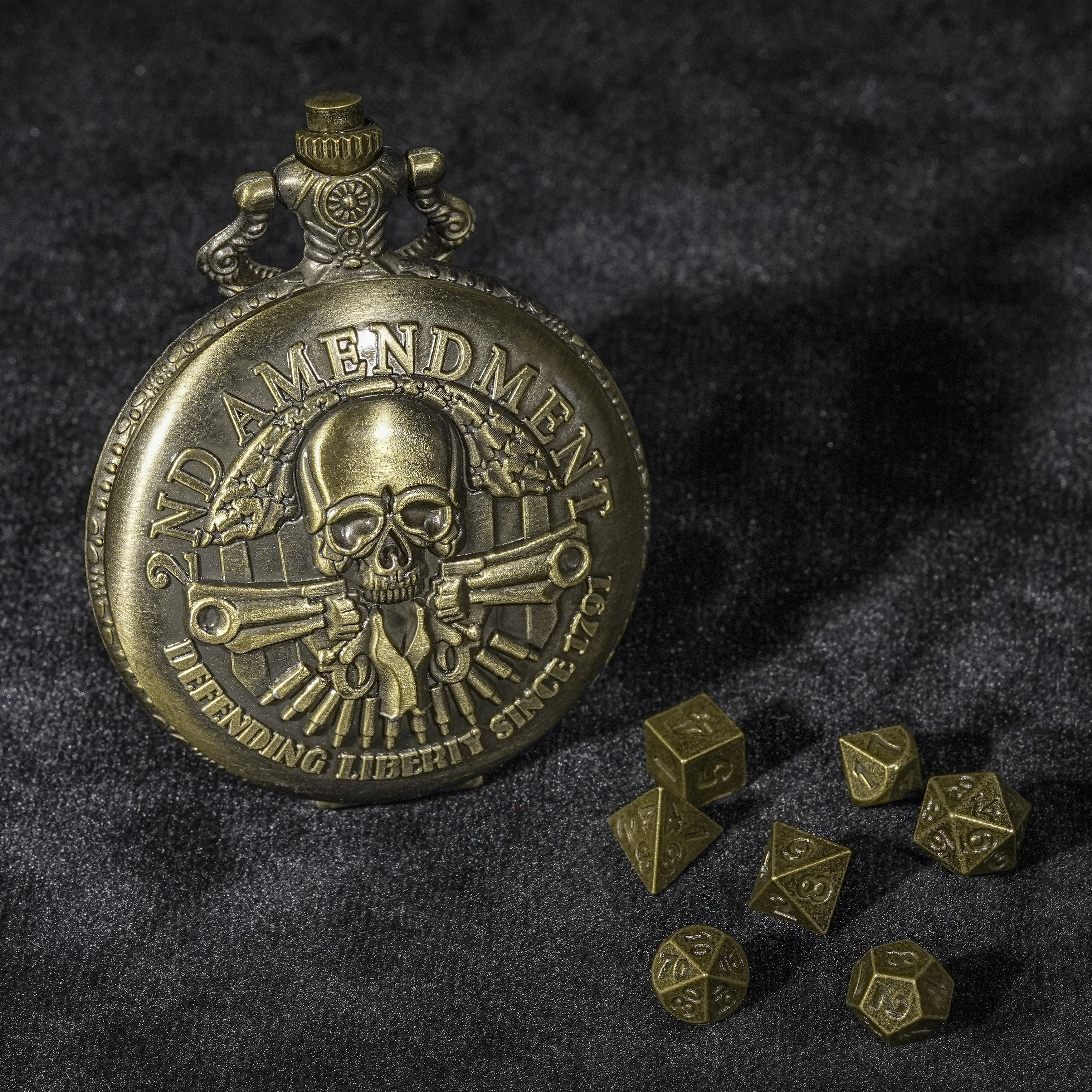 

1Set Pocket Watch Mini Dice Set Double Gun Skull Vintage Flip Necklace Pocket Watch and Rolling Bronze Mini Dice
