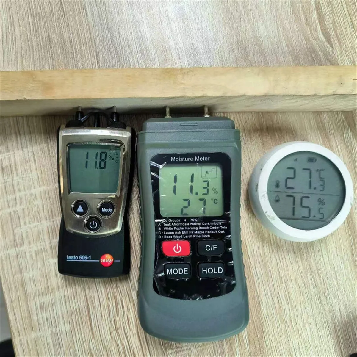 Twin Pin Insertion HD Digital Wood Moisture Meter Paper Wall with Ambient Temperature Function MT01