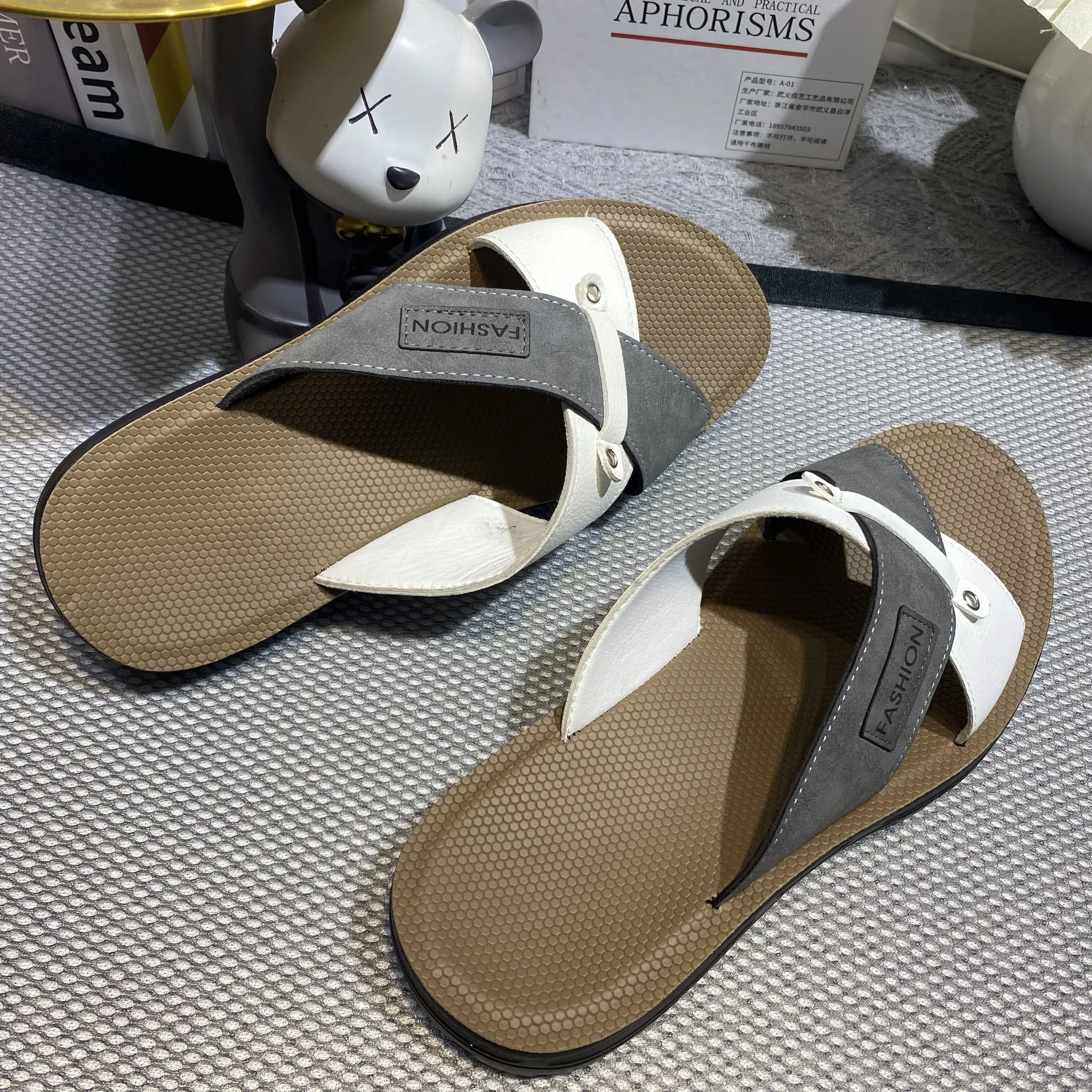 

Men Thick Sole Summer Beach Slides Bathroom Anti Slip Slipper Soft Sandals Simplicity Ultra Light Letter Shoe