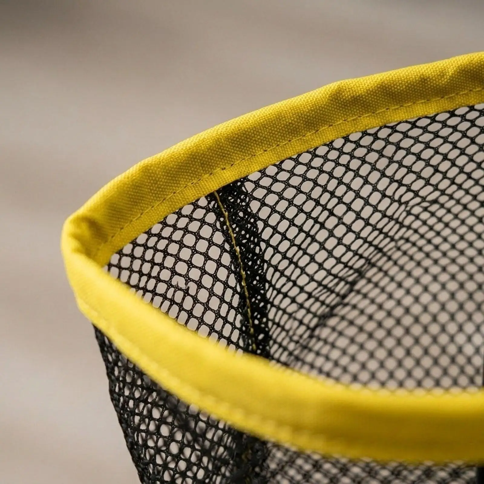 panier-de-recuperation-de-balles-de-pickleball-ergonomique-en-maille-longueur-reglable-pour-l'entrainement-et-les-seances-de-formation-sur-le-terrain