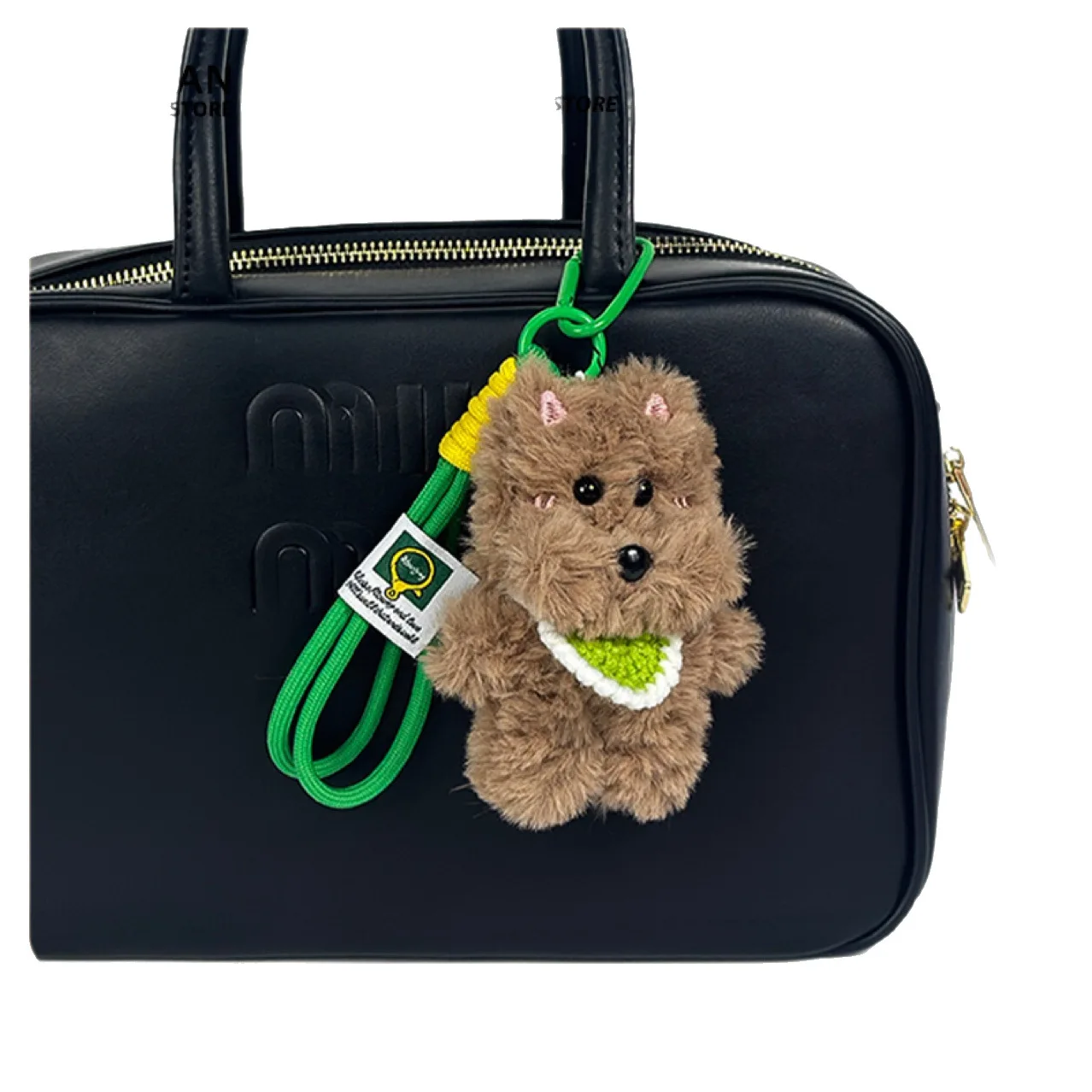 Adorabile portachiavi in peluche per cani West Highland White Terrier con mini bavaglino fatto a mano all'uncinetto, ciondolo per zaino giocattolo per cuccioli di Westie