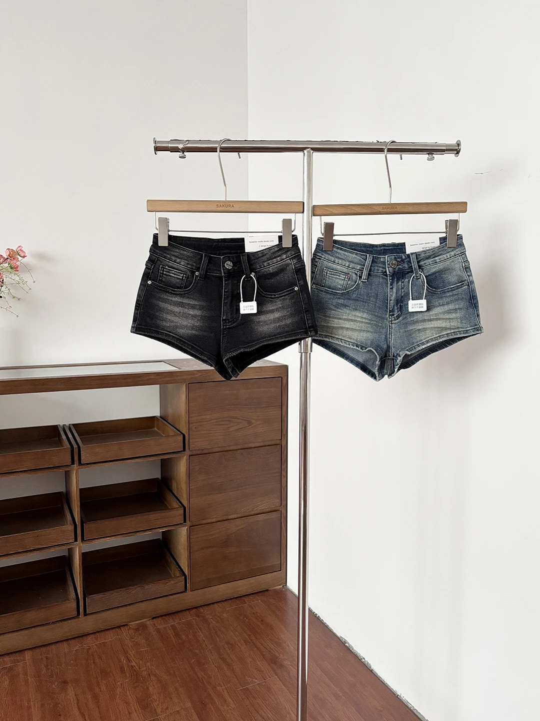 Retro Low Waist Denim Shorts Women's Commute Slimming Flared Pants Summer 2026 Polyester Fiber High Waist Ladies Shorts