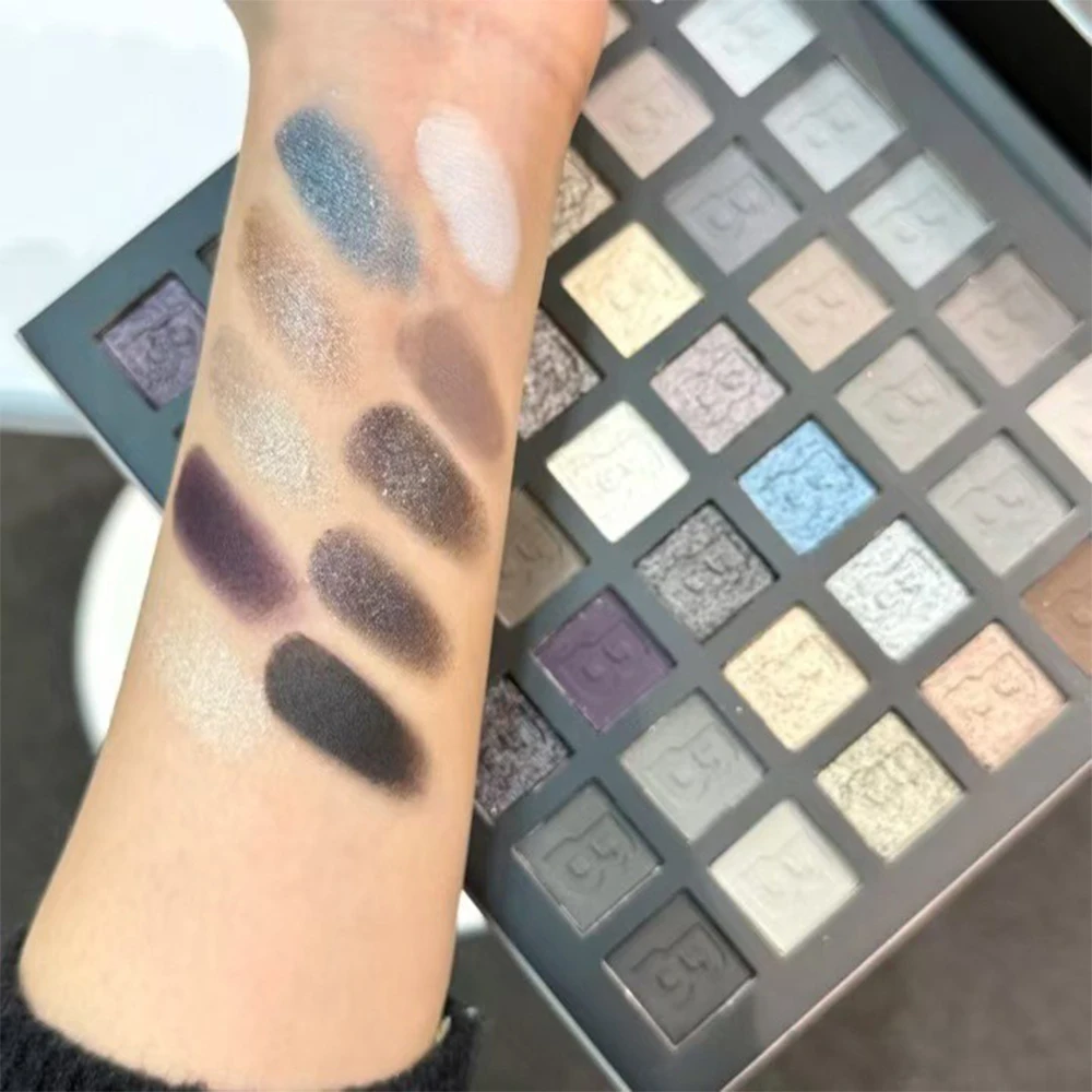 スモークアイシャドウプレート マットパールエフェクト 爆発的な輝き ハイグロス セメントグレー アイシャドウプレート 韓国アイメイク 42色