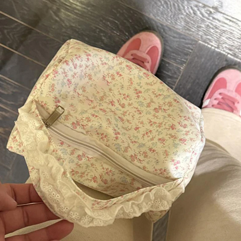 

Cute Small Floral Printed Portable Hand-Held Cosmetic Bag Travel Large Capacity Storage Toiletry Handbag