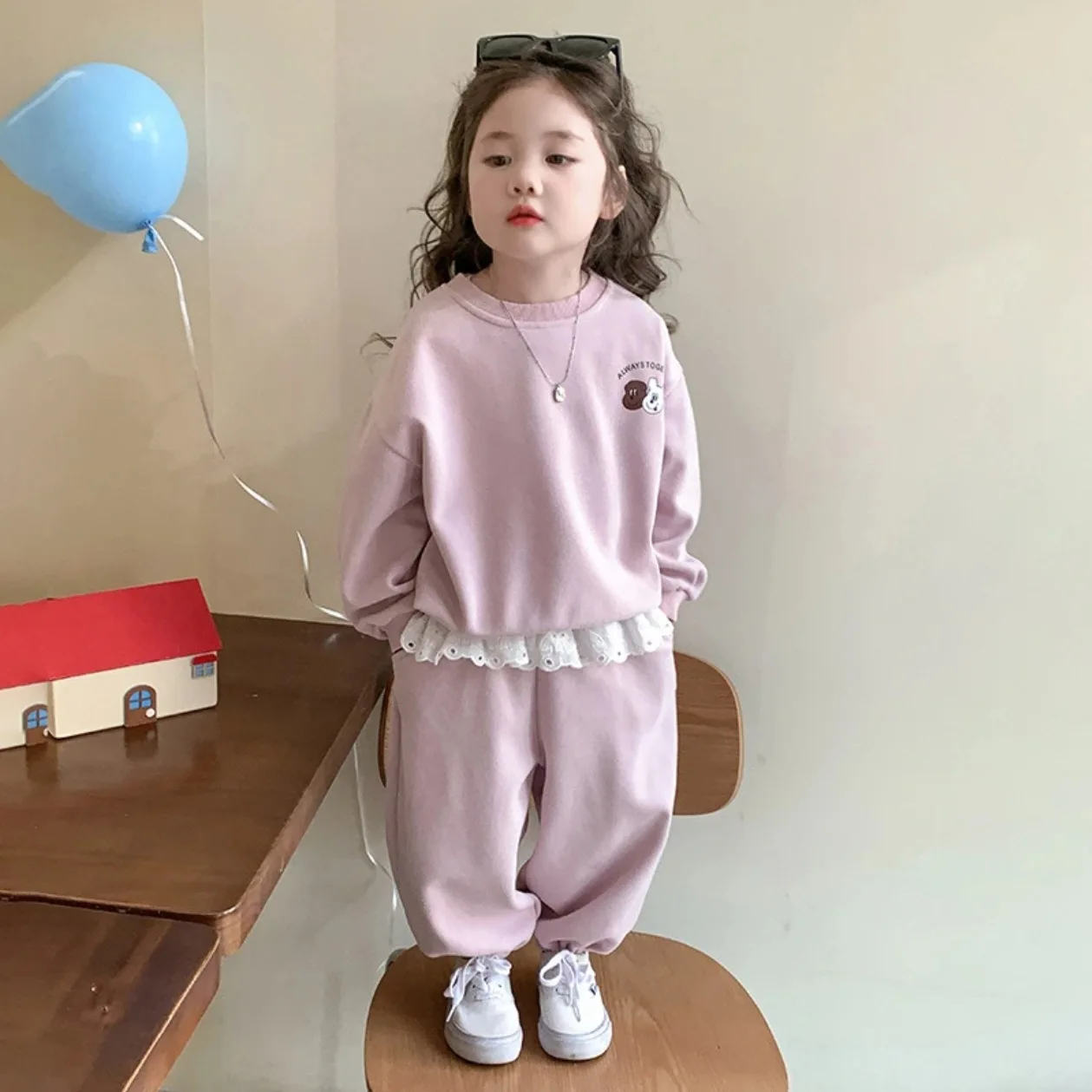 2026 Neue Herbst-Babykleidung für Mädchen, Sweatshirt-Sets, Kinder-Cartoon-Print-Pullover + Spitzen-Rüschenhose, 2-teiliger Freizeit-Trainingsanzug für Kinder – Detail 4
