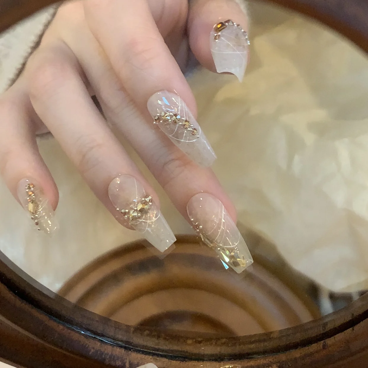 

Platinum Age Shattered Flash Opal Wear Armor Customized Nail Piece