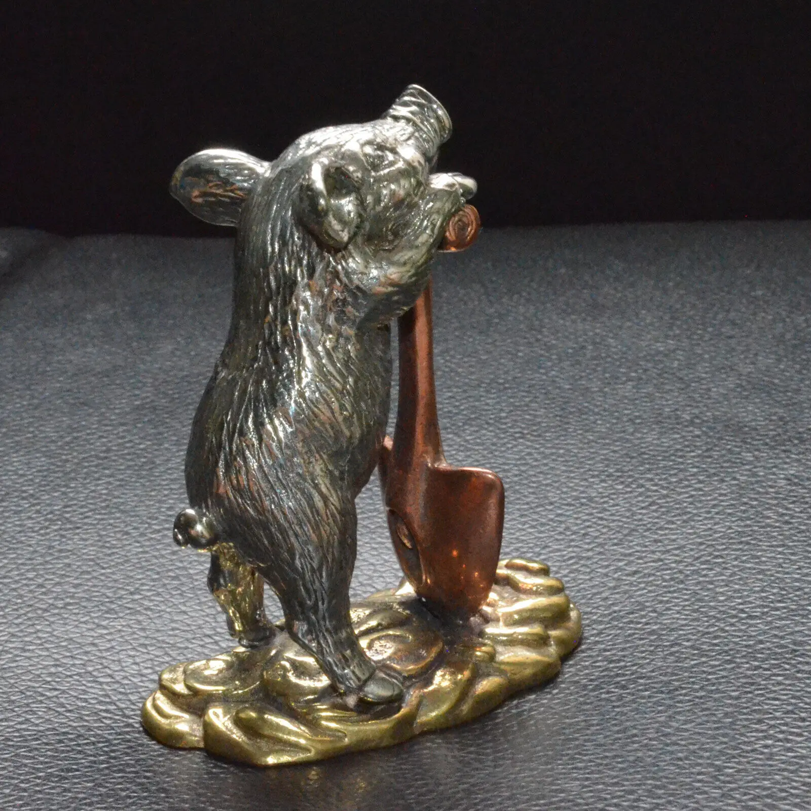 Casting Solid White Copper Struggling Pig Statue Artwork,Desk Decoration, Gift